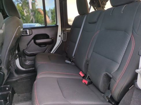 Used 2018 Jeep Wrangler Unlimited Rubicon w/ Cold Weather Group image 14