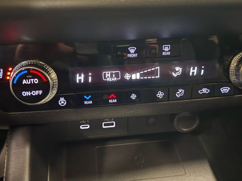 Used 2024 Mitsubishi Outlander SEL image 44