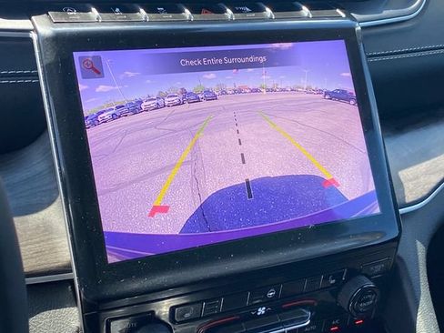 Used 2023 Jeep Grand Cherokee Limited AWD/4WD image 12