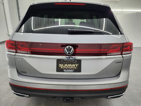 Used 2025 Volkswagen Atlas SE image 28