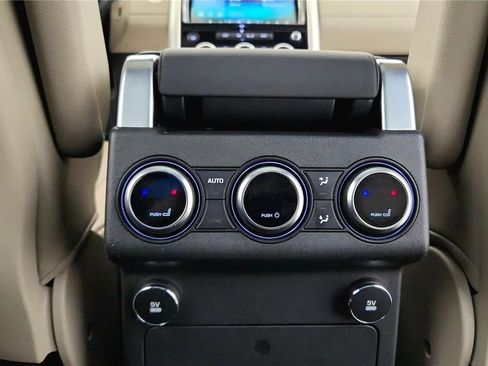 Used 2020 Land Rover Discovery HSE image 36