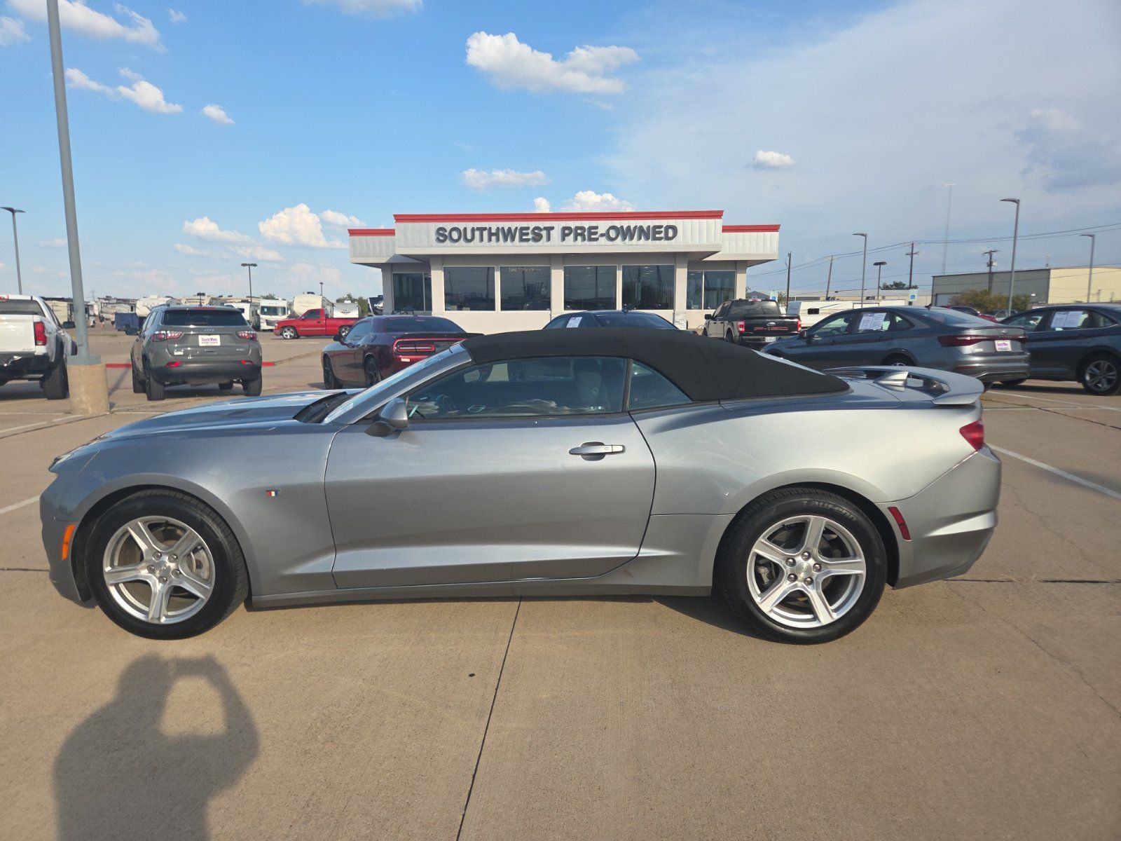 Used 2023 Chevrolet Camaro LT RWD image 8