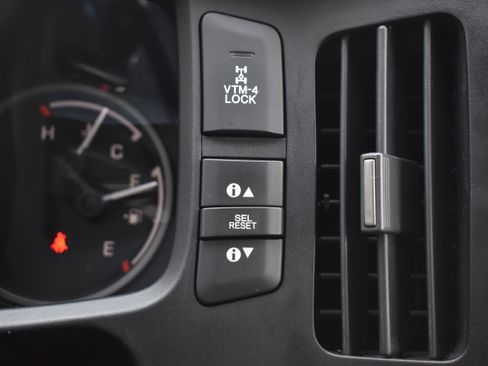 Used 2014 Honda Ridgeline SE image 45