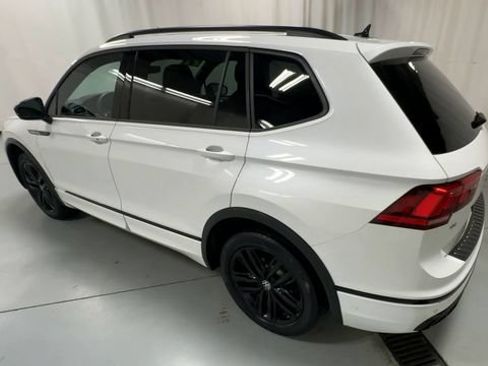 Used 2022 Volkswagen Tiguan SE R-Line AWD/4WD image 6
