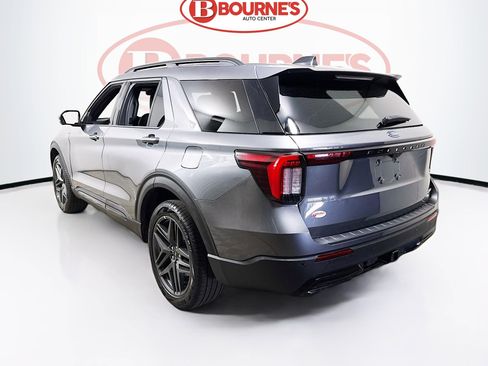 Used 2025 Ford Explorer ST-Line w/ ST-Line Street Pack AWD/4WD image 9