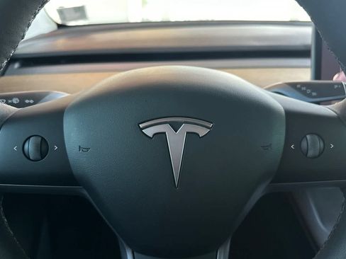 Used 2021 Tesla Model Y Long Range AWD/4WD image 25