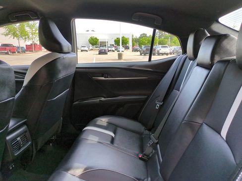 Used 2025 Toyota Camry SE w/ Convenience Package FWD image 13