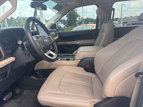 Used 2024 Ford Expedition Limited RWD image 9