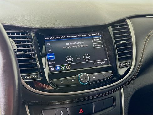 Used 2022 Chevrolet Trax LT w/ LT Convenience Package image 24