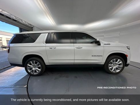 Used 2023 Chevrolet Suburban High Country image 7