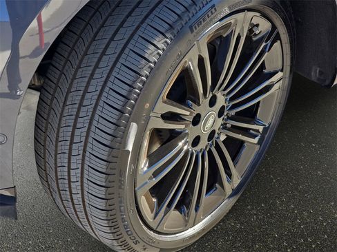 New 2025 Land Rover Range Rover Long Wheelbase SE image 34