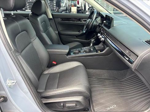 Used 2022 Honda Civic Touring image 7