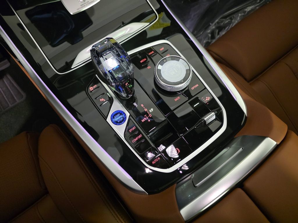 New 2026 BMW ALPINA XB7 AWD/4WD image 18