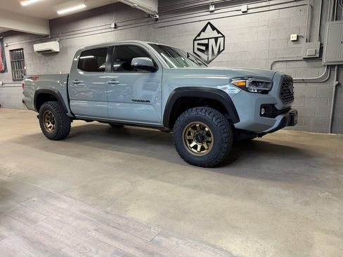Used 2022 Toyota Tacoma TRD Off-Road w/ Black Out Package (TMS) image 4