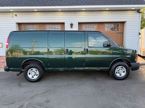 Used 2013 Chevrolet Express 2500 RWD image 2