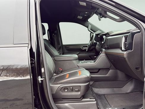 Used 2025 GMC Sierra 2500 AT4 image 12