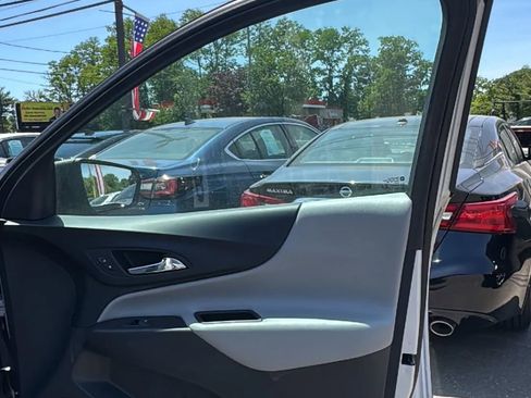 Used 2022 Chevrolet Equinox LS AWD/4WD image 22