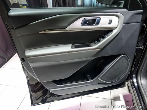 Used 2025 Ford Explorer Active image 24