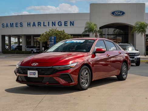 Used 2024 Hyundai Elantra SEL FWD image 1