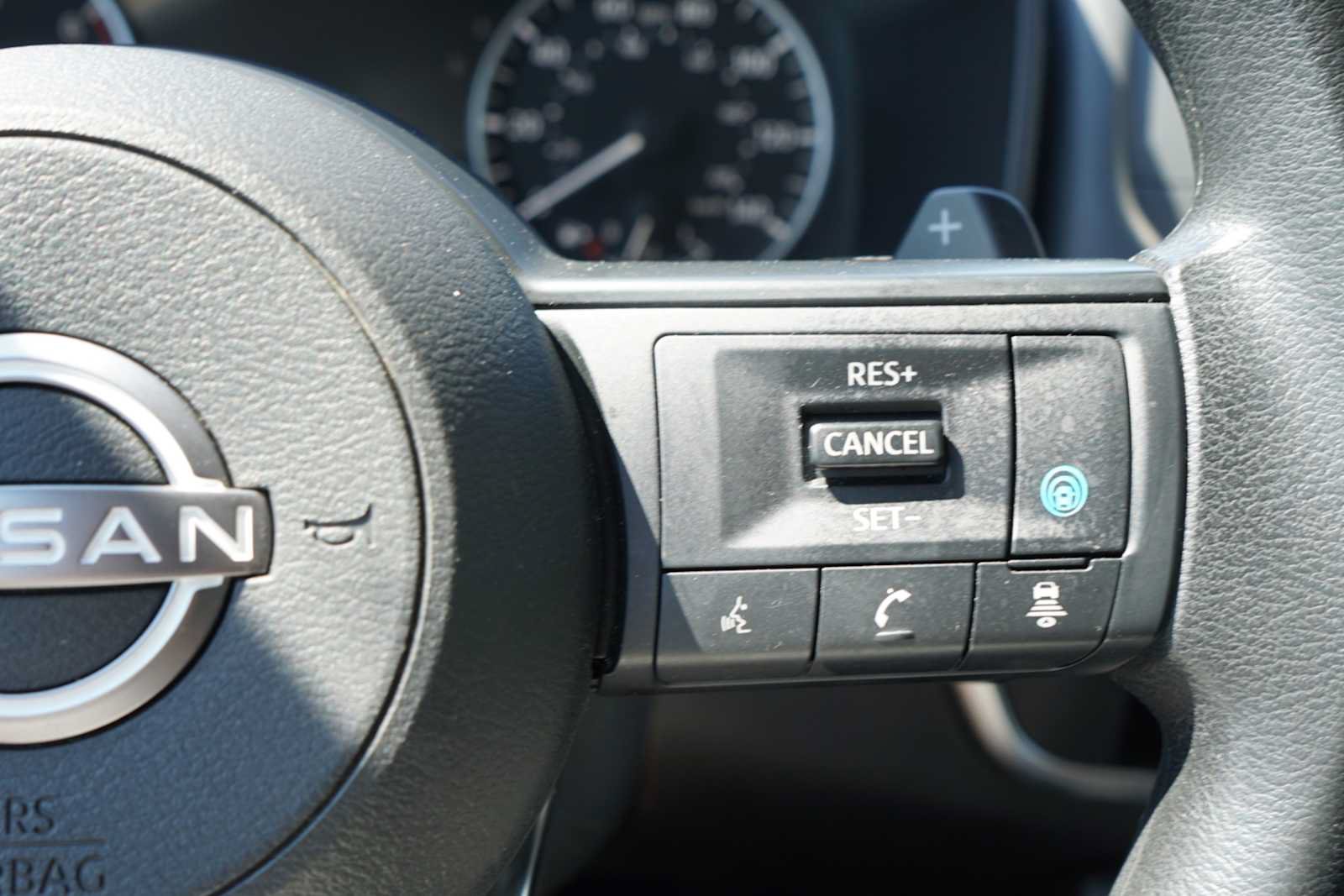 Used 2024 Nissan Rogue SV FWD image 12