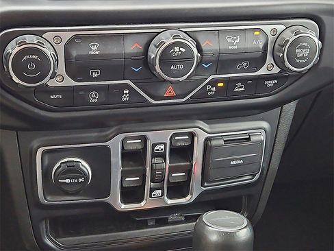 Certified 2023 Jeep Gladiator Overland image 27