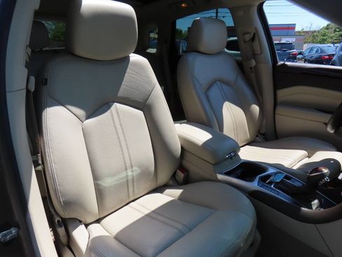 Used 2015 Cadillac SRX Luxury w/ Driver Awareness Package AWD/4WD image 19