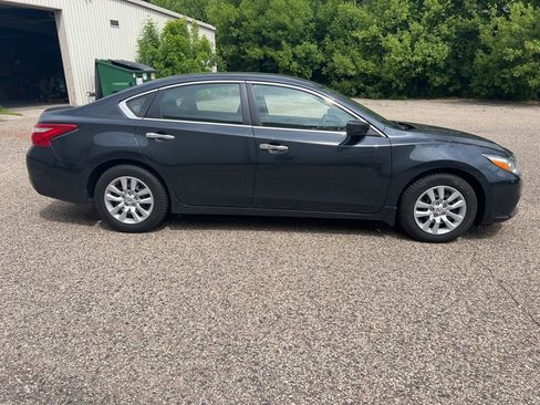 Used 2017 Nissan Altima 2.5 S w/ Power Driver Seat Package FWD image 8