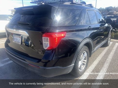 Used 2021 Ford Explorer XLT image 3