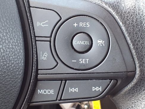 Certified 2021 Toyota RAV4 LE AWD/4WD image 23