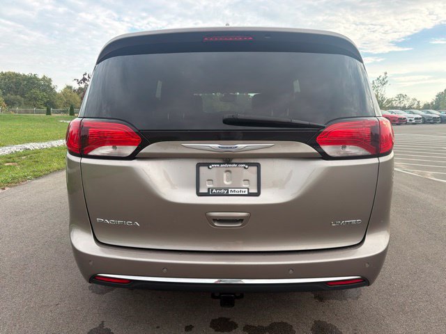 Used 2017 Chrysler Pacifica Limited FWD image 8
