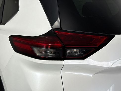 Used 2025 Nissan Rogue SV FWD image 36