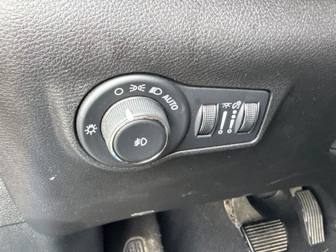 Used 2024 Jeep Compass Latitude AWD/4WD image 30
