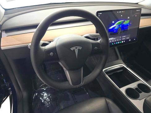 Used 2023 Tesla Model Y Long Range AWD/4WD image 2