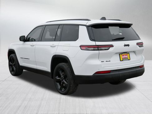 Used 2022 Jeep Grand Cherokee L Laredo image 5