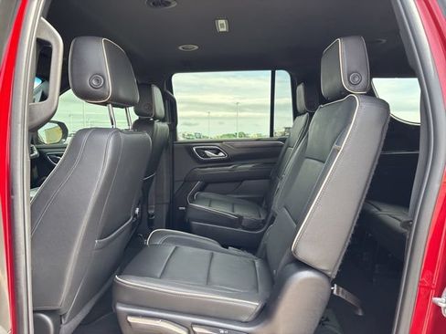Used 2022 GMC Yukon XL SLT w/ SLT Luxury Package AWD/4WD image 18