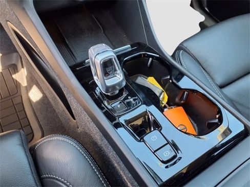 Used 2023 Volvo XC40 B5 Plus w/ Protection Package Premier image 25