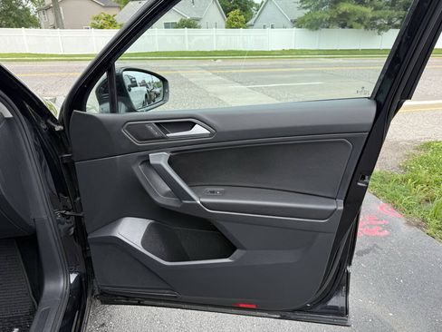 Used 2020 Volkswagen Tiguan S FWD image 9