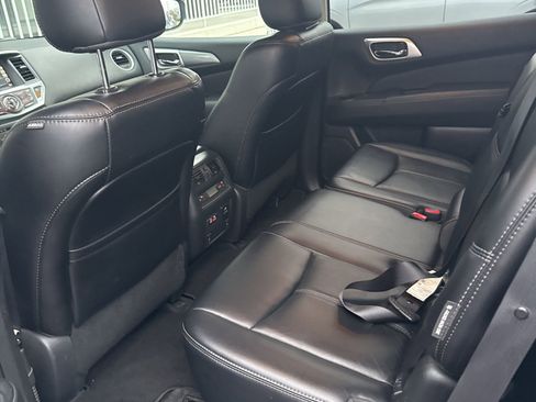 Used 2019 Nissan Pathfinder SL image 7
