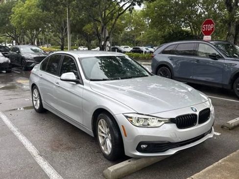 Used 2018 BMW 320i Sedan RWD image 3