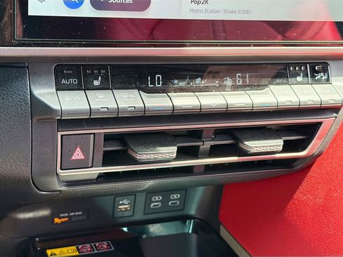 Used 2025 Toyota Camry XSE FWD image 14
