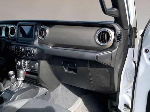 Used 2020 Jeep Wrangler Unlimited Sahara AWD/4WD image 15
