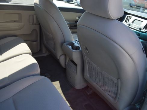 Used 2017 Kia Sedona LX FWD image 23