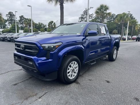 Used 2025 Toyota Tacoma SR5 AWD/4WD image 5