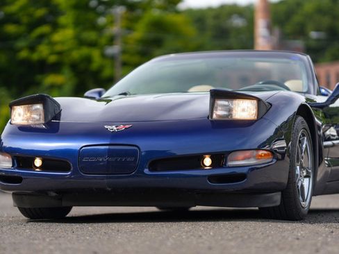 Used 2000 Chevrolet Corvette Convertible w/ Memory Pkg RWD image 4