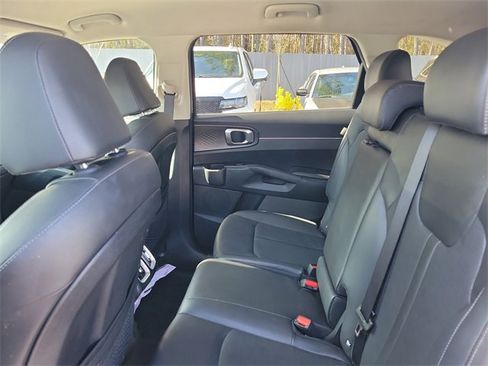 Certified 2025 Kia Sorento S image 11