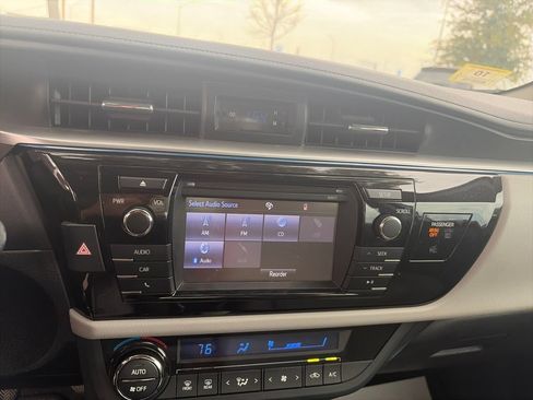Used 2016 Toyota Corolla LE FWD image 21