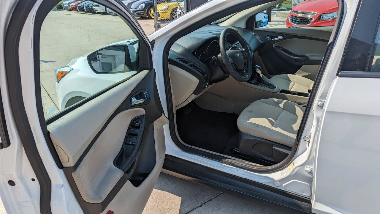 Used 2016 Ford Focus SE FWD image 6