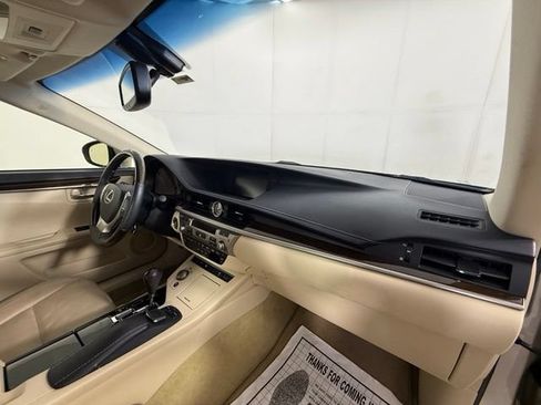 Used 2015 Lexus ES 350 w/ Luxury Package FWD image 32