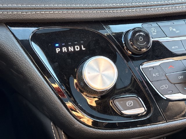 Used 2025 Chrysler Pacifica Limited FWD image 39