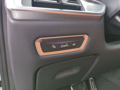 Used 2026 BMW X7 xDrive40i w/ M Sport Package AWD/4WD image 17